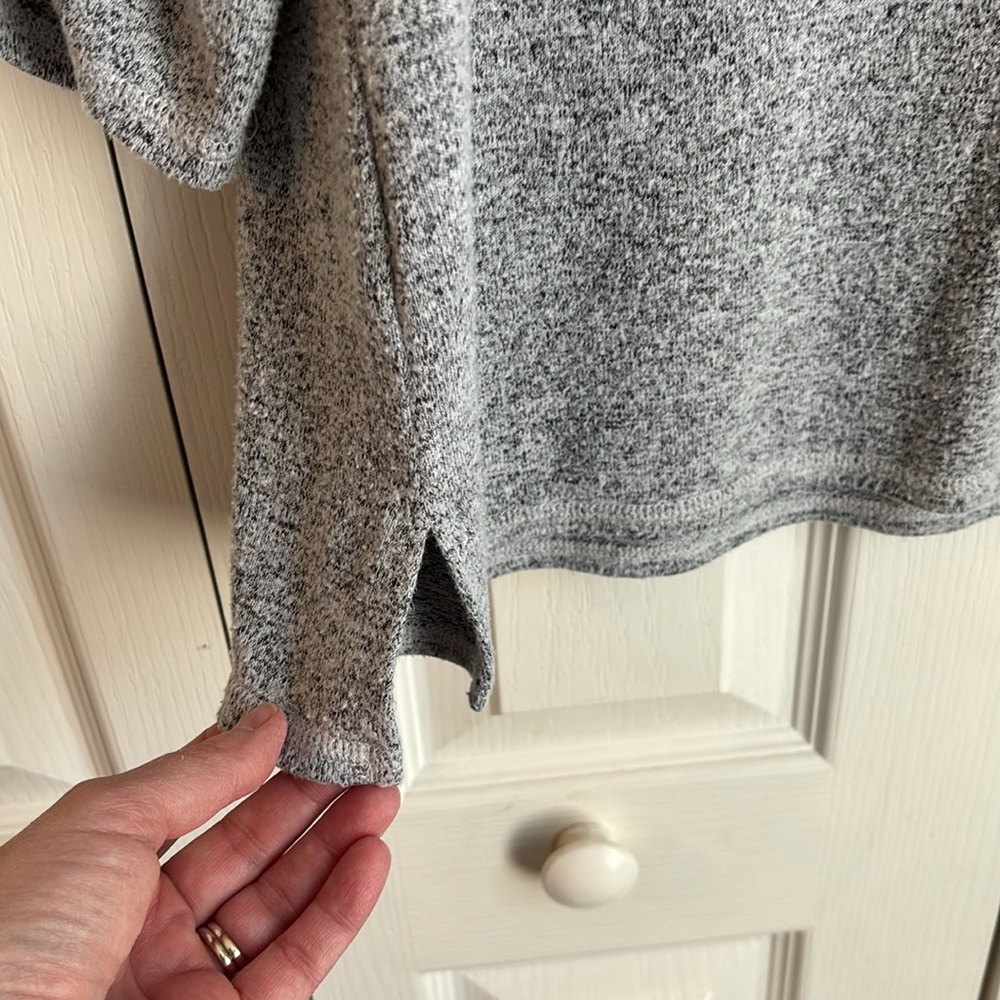 Habitat Long Sleeve V-neck Knit Top. Marbled Grey. Size Large - Picture 3 of 7